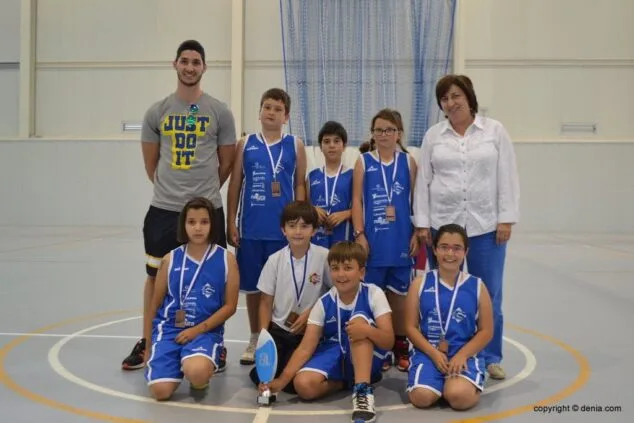 Jornada de clausura de la Liga Local de baloncesto Benjamín y Alevín 9 Carmelitas Benjamín 3º