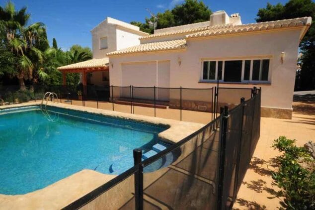 Chalet con piscina alquiler Dénia