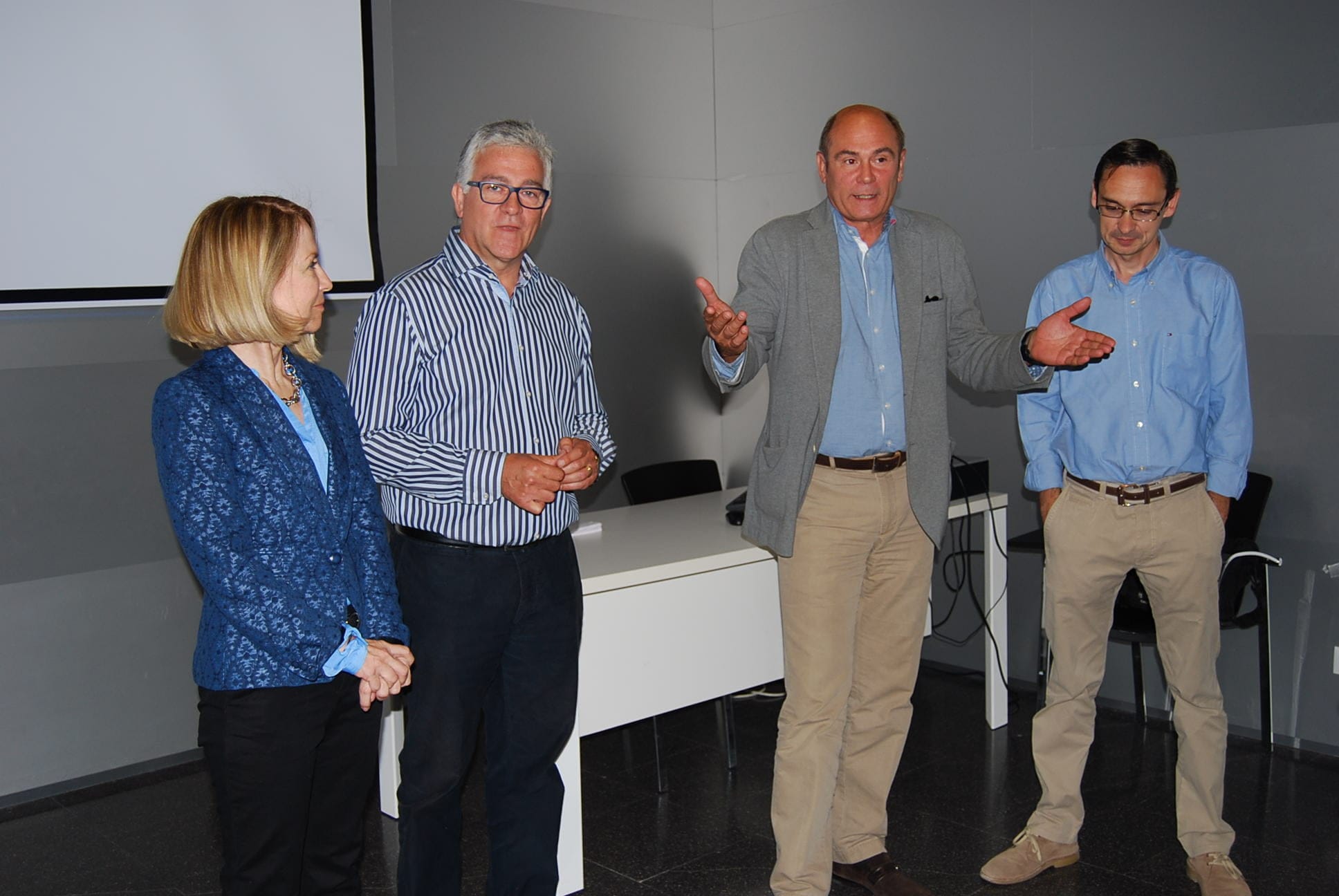 Responsables de Urgencias de los hospitales SEMES se reunen hoy en Dénia 1 Directora del Servicio de Emergencias Mercedes Carrasco, Director Asistencial de Marina Salud, Dr. Rafael Sala, y el Presidente de SEMES-CV, Javier Millán