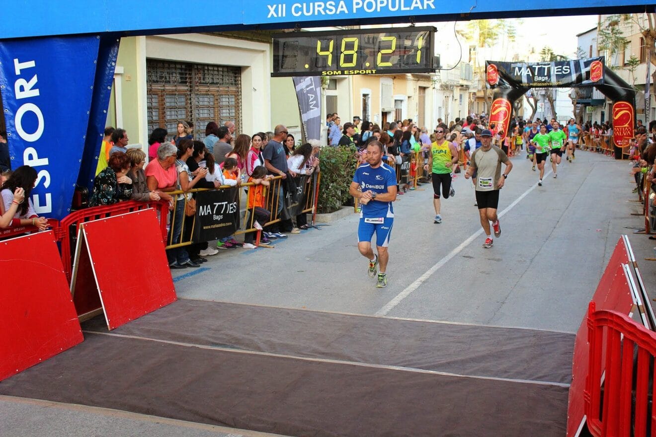 Javier Ivars entrando en meta