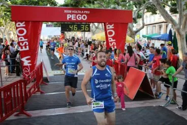 Juan Sapena y Víctor Bahamonde llegando a meta