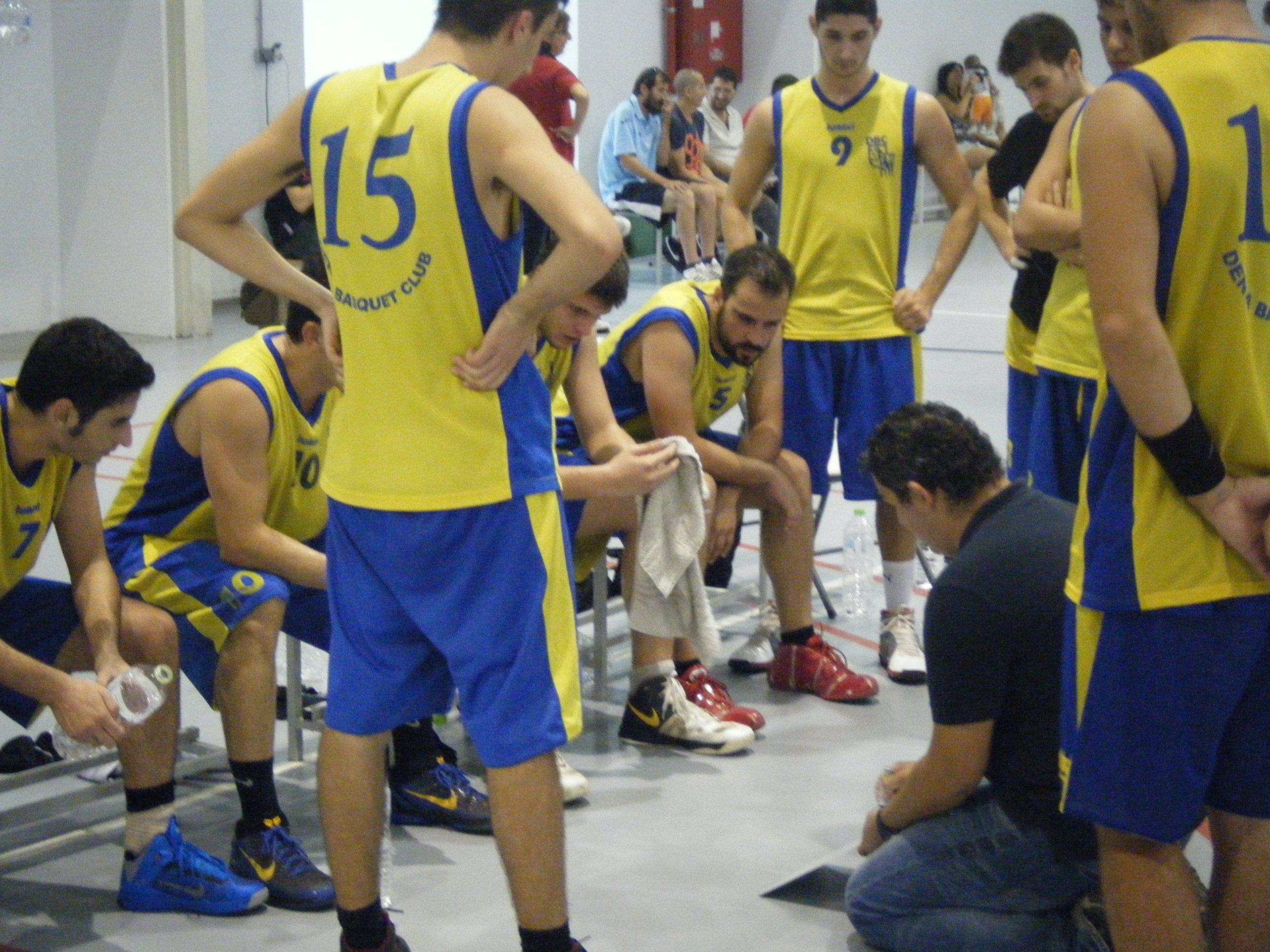 Luis Suances dando instrucciones