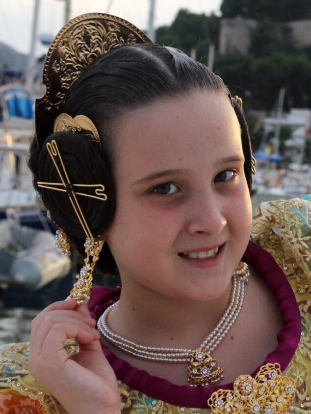 Once niñas y siete jóvenes, candidatas a Falleras Mayores de Dénia 2015 8 Marta Luisa López Falla Saladar