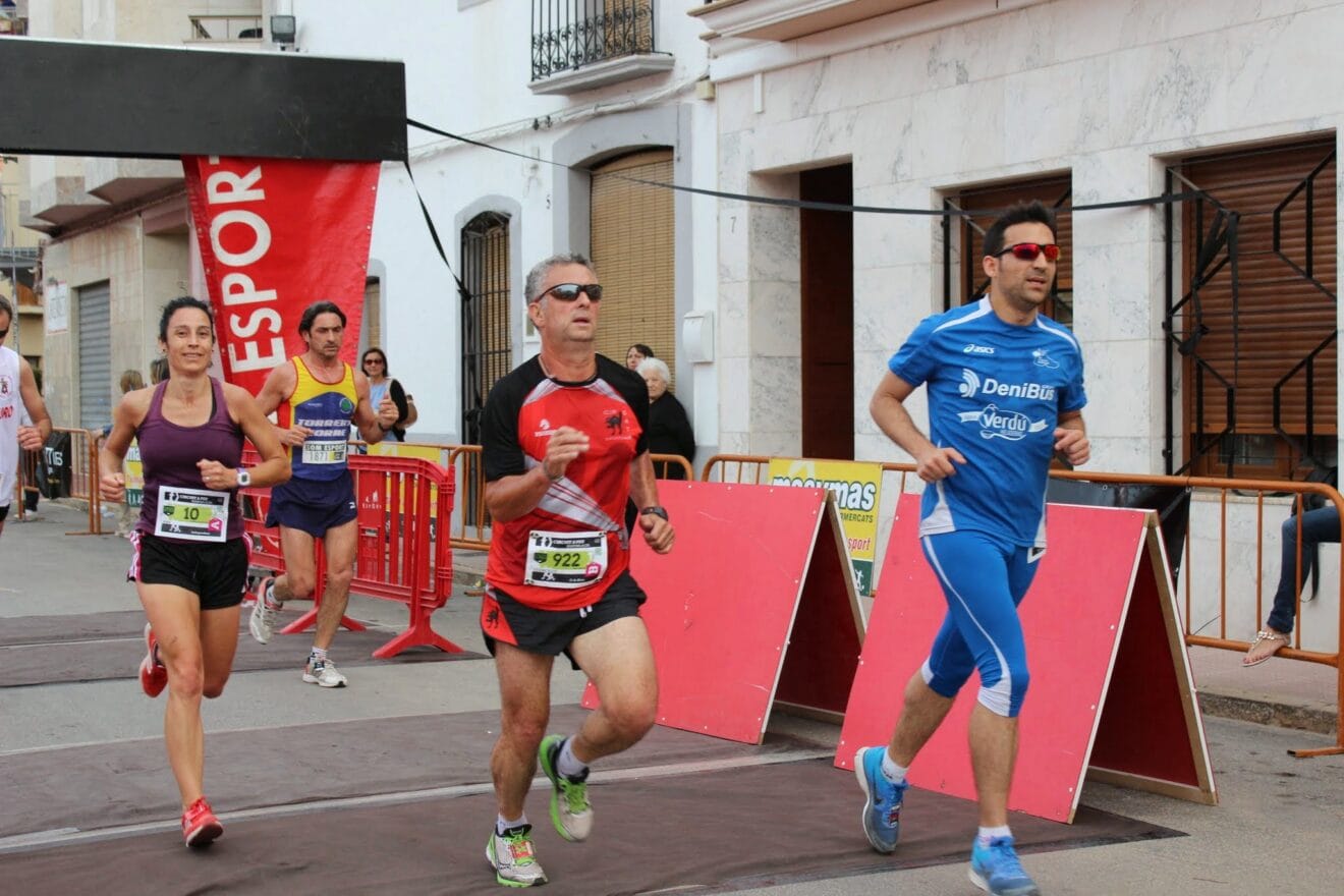 Miguel Angel Martínez  en el primer paso por meta