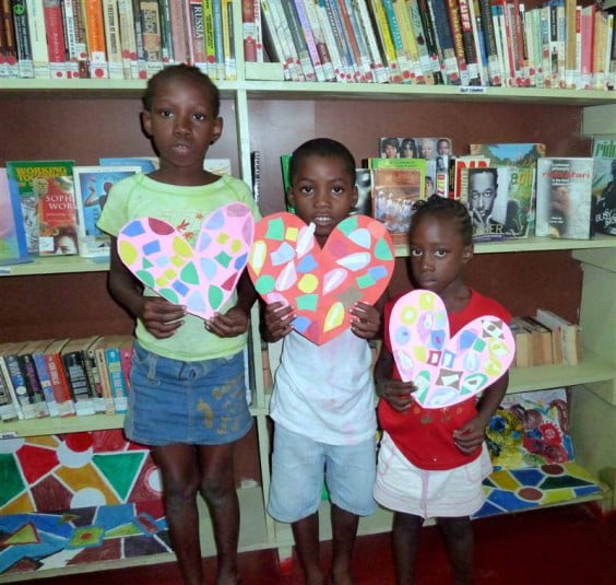 Niños del centro de aprendizaje Trench Town de Kingstone, Jamaica