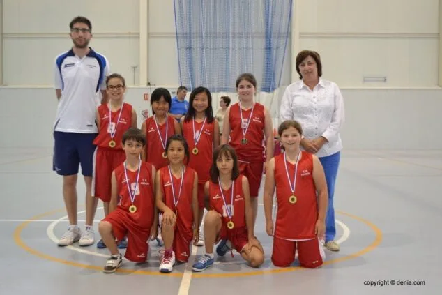 Jornada de clausura de la Liga Local de baloncesto Benjamín y Alevín 10 Paidos Benjamín 4º
