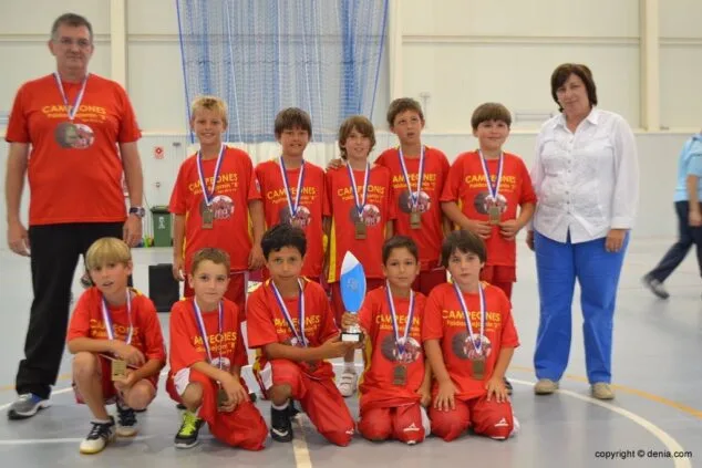 Jornada de clausura de la Liga Local de baloncesto Benjamín y Alevín 7 Paidos Benjamín Campeón