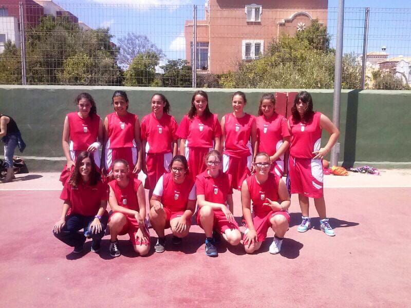 Paula García con sus chicas del Paidos Femenino