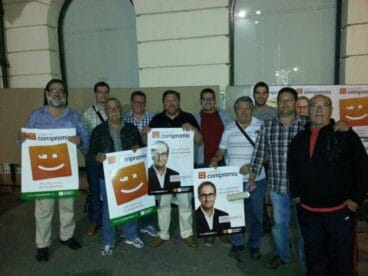 Pegada de carteles Bloc-Compromís