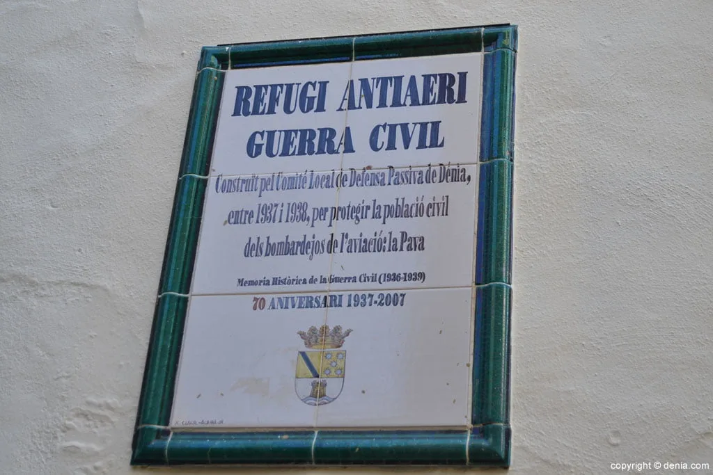 Placa conmemorativa del túnel del castillo