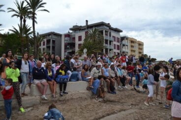 Publico en la playa