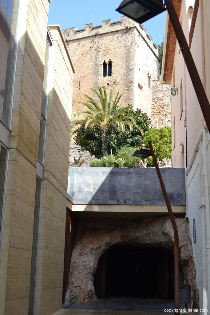 Túnel bajo el castillo de Dénia