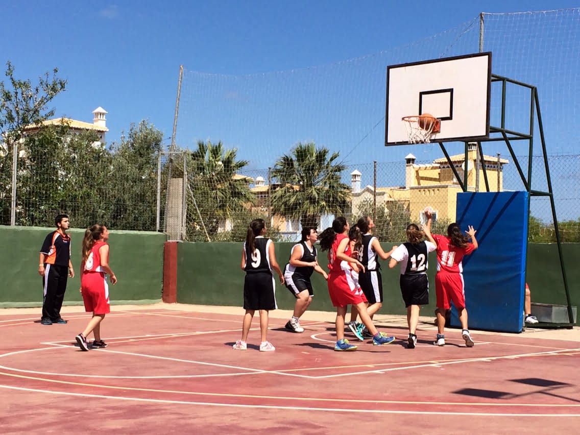 Una de las canastas conseguida por el Paidos