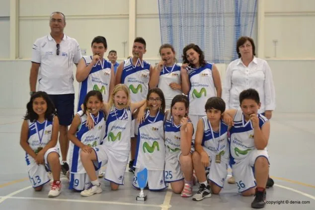 Jornada de clausura de la Liga Local de baloncesto Benjamín y Alevín 4 Vessanes campeón Alevín