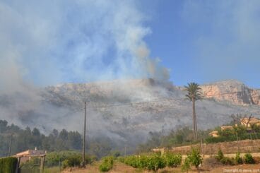 Vistas del incendio en el Parque Natural del Montgó1