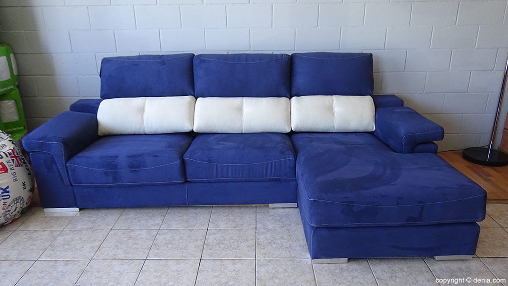 sofá-azul-y-blanco