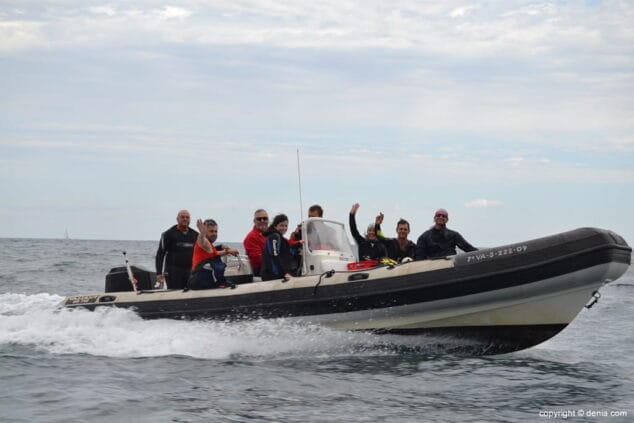 02 Alfonso Cruz y su equipo de camino a la Cova Tallada