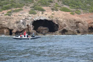 Alfonso Cruz y su equipo en la Cova Tallada