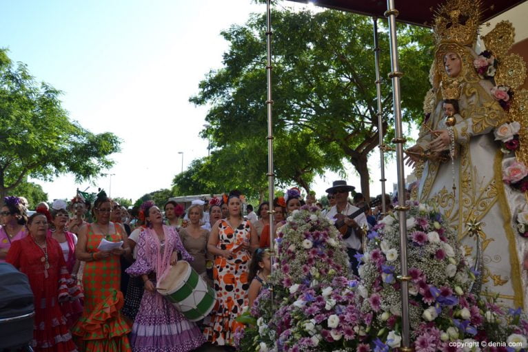 Romería en honor a la Virgen del Rocío - canto de la Salve