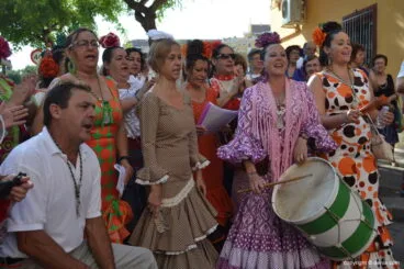 Romería en honor a la Virgen del Rocío – cantando a la Virgen