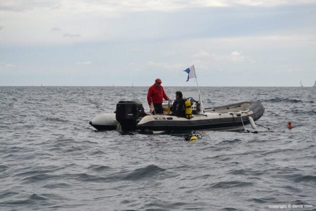 10 Embarcación de Alfonso Cruz antes de la inmersión en Dénia
