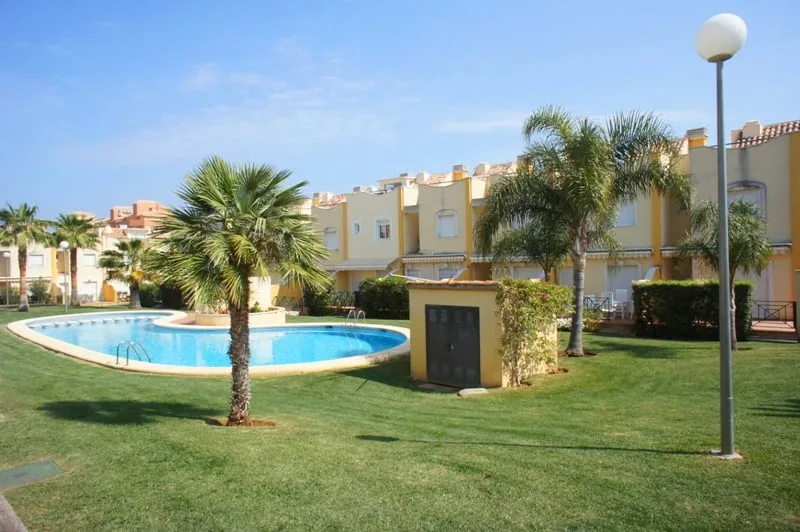 Oportunidad: adosado de 3 habitaciones por 500 euros/mes 1 Adosado de 3 habitaciones Euroholding