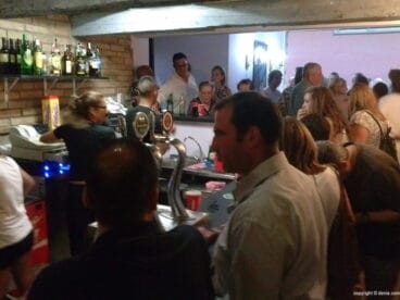 Amigos en la inauguración de Mamúa Dénia