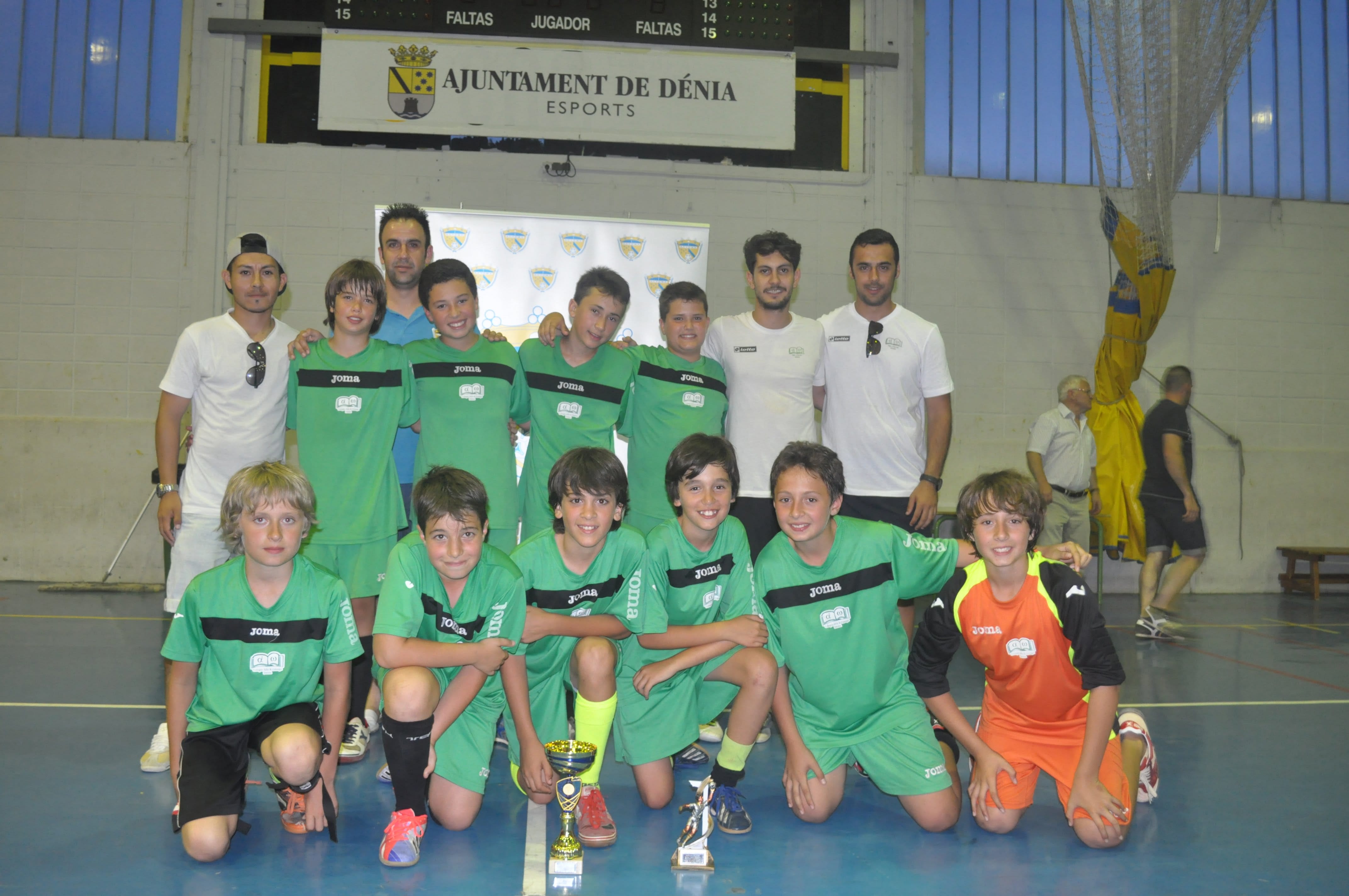 Las 12 Horas de fútbol sala en categoría alevín fueron para Alfa y Omega 1 David Jaén con su equipo del Alfa y Omega