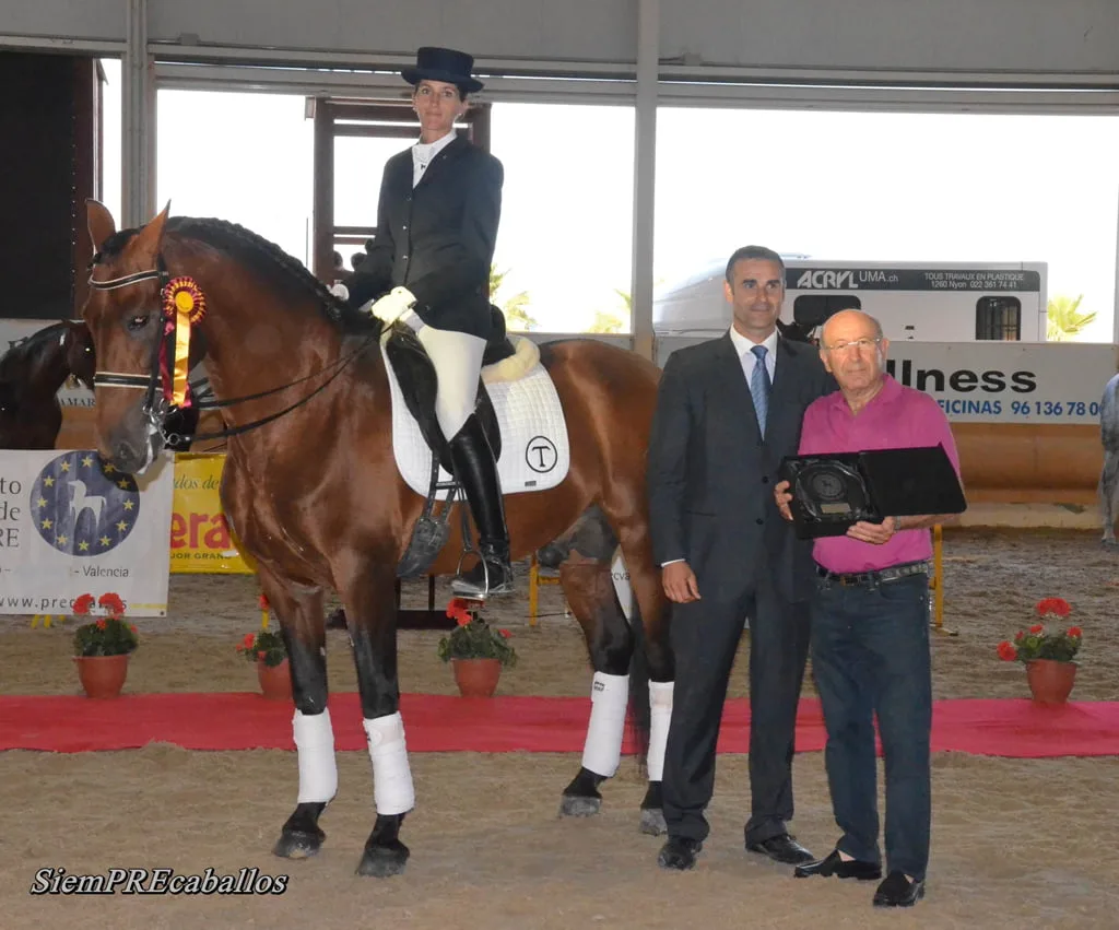 Cariñoso recoge el premio