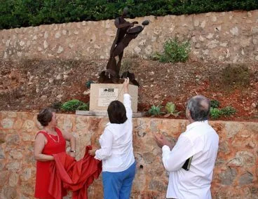 Descubrimiento de la escultura del bautismo