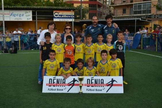 Álvaro Castillo con su equipo EMF. Dénia Prebenjamín A 