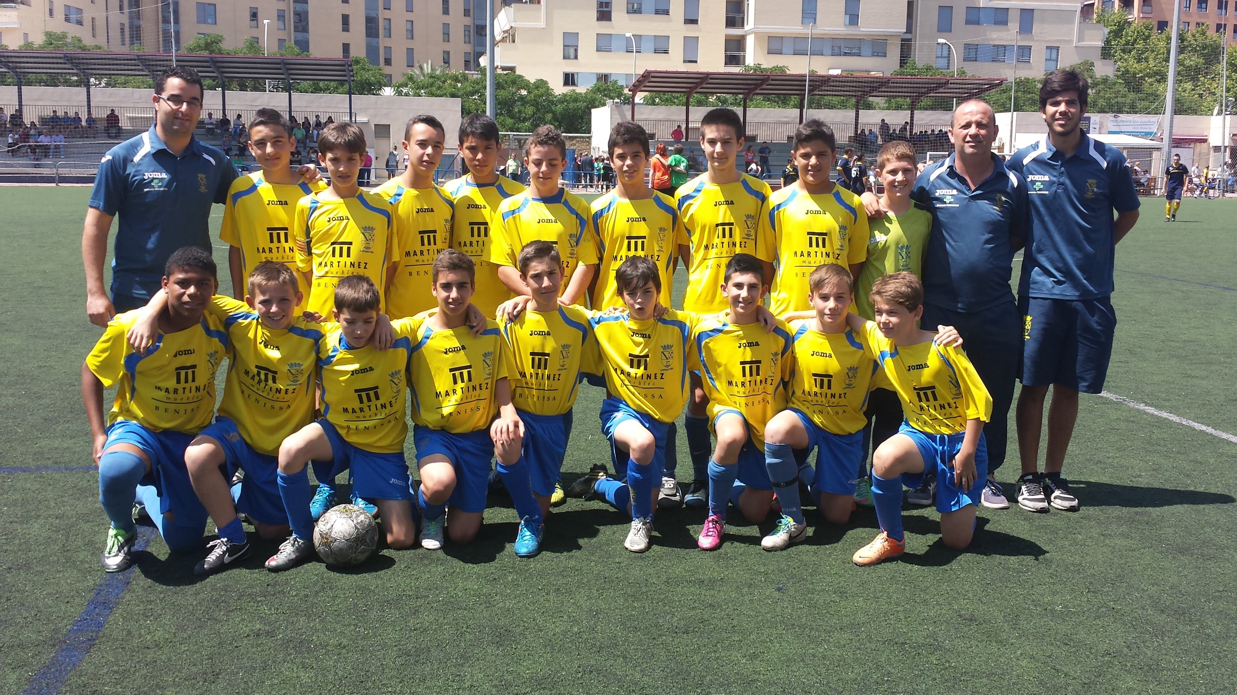 Los equipos de la Escuela Municipal de Fútbol Dénia compitieron con éxito en varios torneos 2 Miguel García, Álvaro Castillo y Pepe Vengut con el Infantil C de la EMF. Dénia