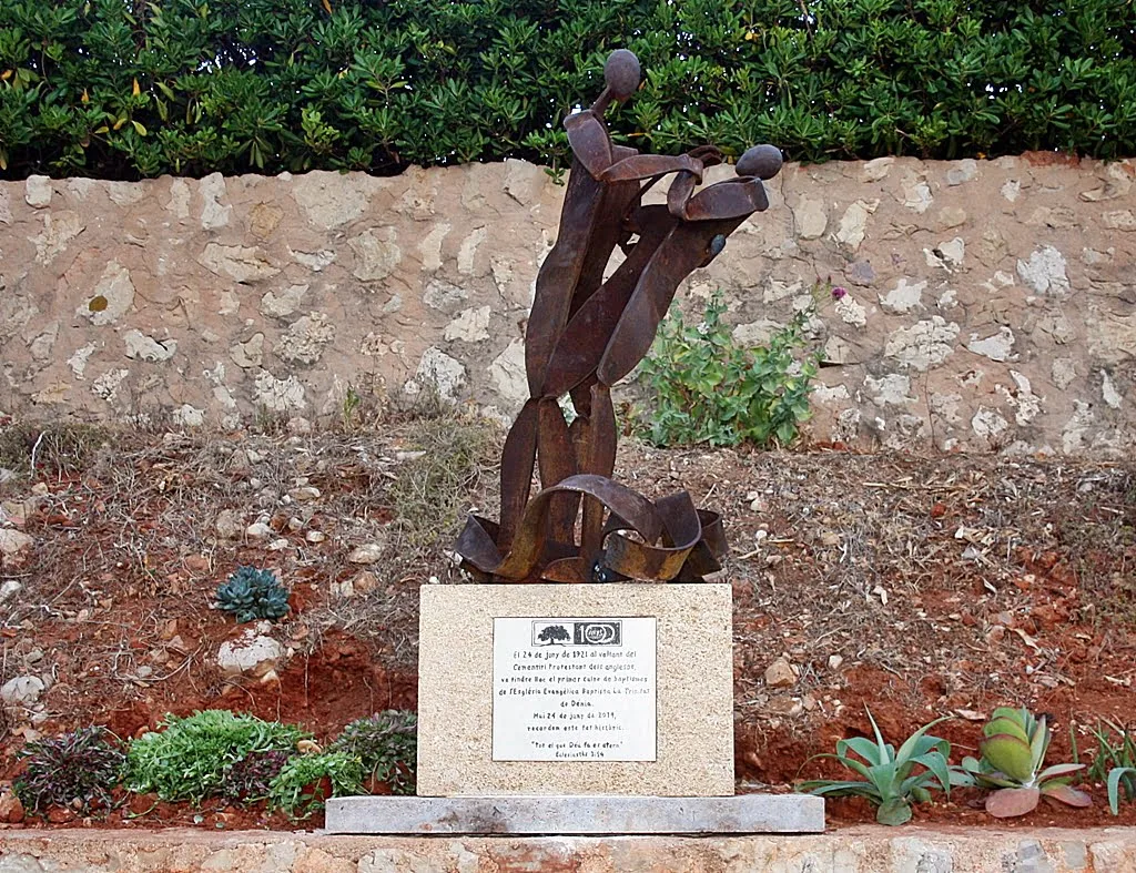 Escultura del bautismo en Dénia