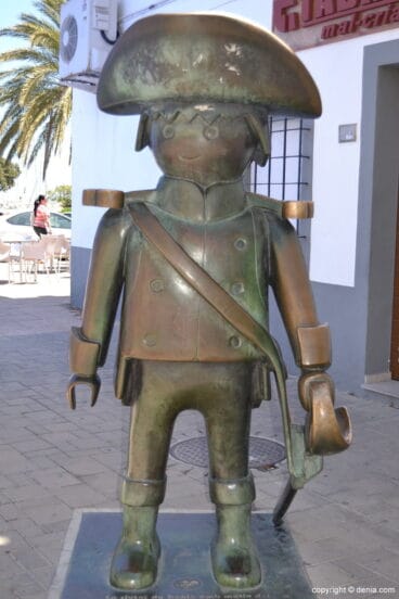 Escultura homenaje a El Capitán Jones