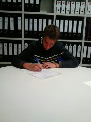 Hugo Firmando el contrato con el Real Madrid
