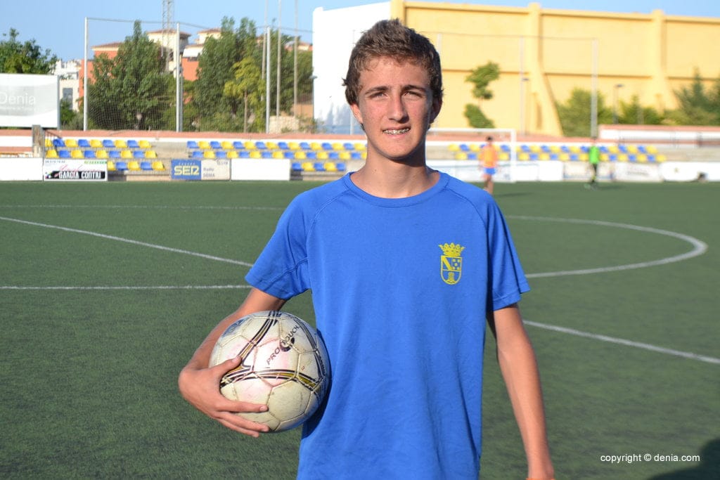 El Real Madrid CF. ficha al dianense Hugo Montserrat Nondedeu 1 Hugo Montserrat Nondedeu ya es jugador merengue
