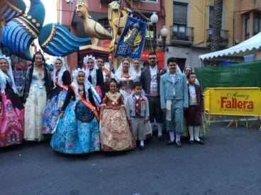 La Falla Baix la Mar en la Hoguera Carrer Sant Vicent