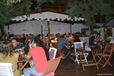 La chica de ayer – terraza interior