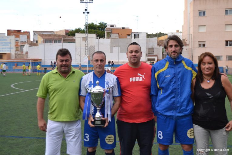 Paco Castellanos reciben el Trofeo Campeón Copa