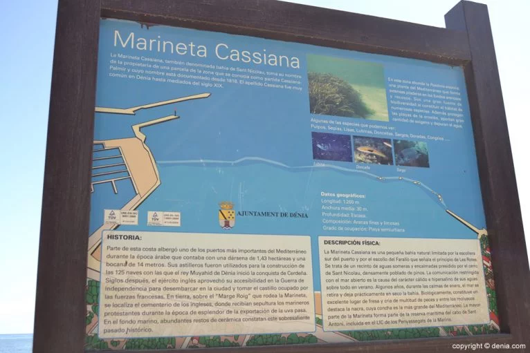 Informationstafel am Strand Marineta