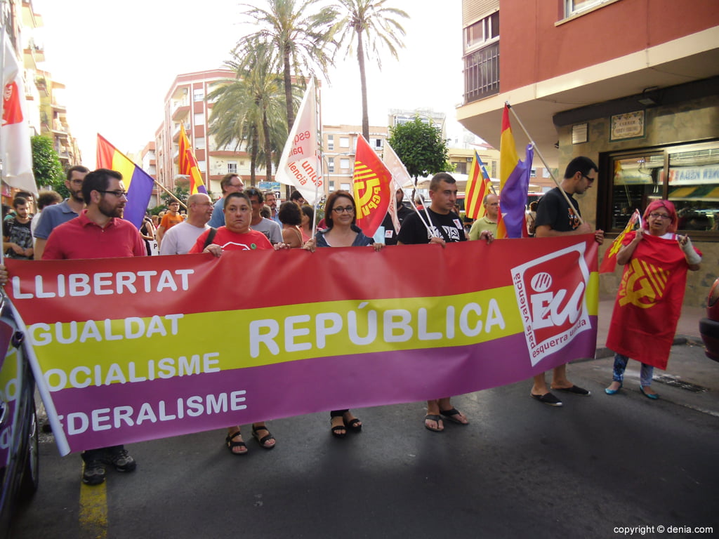 Representantes de Izquierda Unida en la manifestación republicana de Dénia