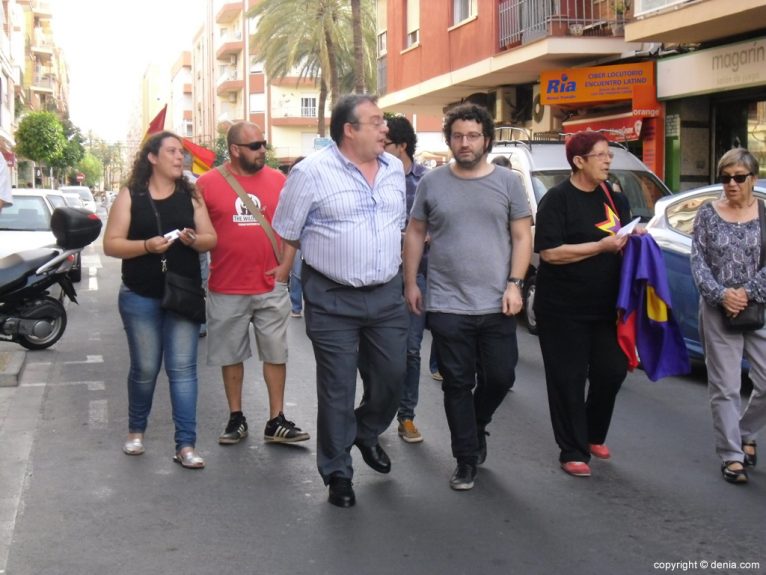 Representantes del PSOE en la manifestación por la república en Dénia