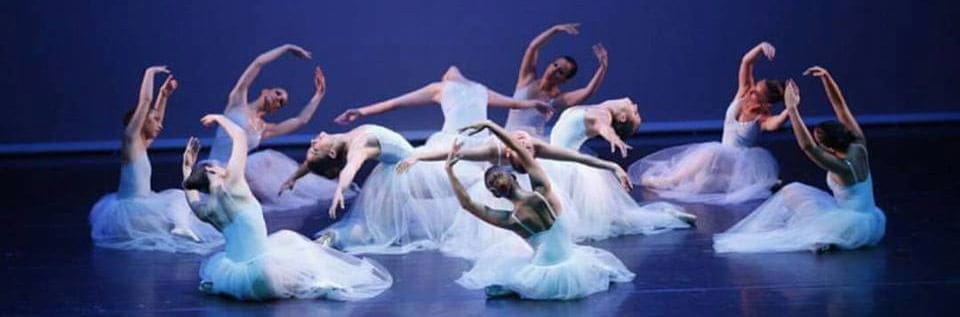 Actuación de la Escuela de Danza Patricia Sentí