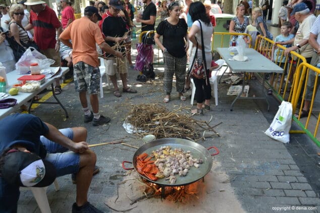 Los mayores protagonizaron una nueva jornada de fiestas de Dénia 4 03 Día de los Mayores en las Fiestas de Dénia Concurso de paellas