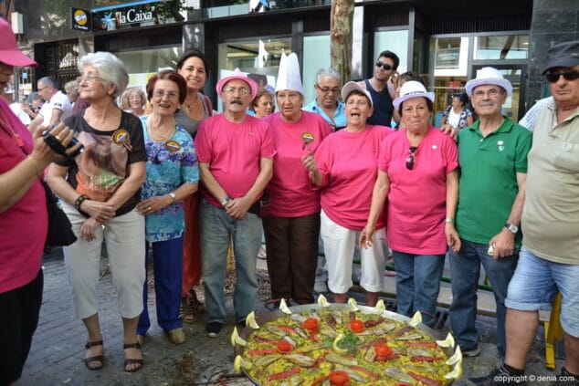 Los mayores protagonizaron una nueva jornada de fiestas de Dénia 7 06 Día de los Mayores en las Fiestas de Dénia Miembros del Hogar del Jubilado