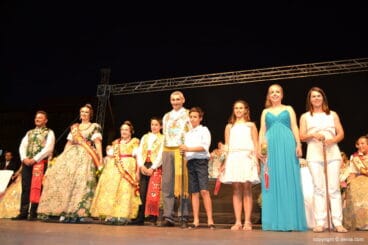 Cargos 2014 y 2015 de la Falla Saladar en el Día del Fallero