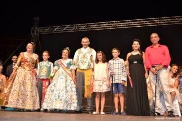 Cargos 2014 y 2015 de la Falla Darrere del Castell en el Día del Fallero