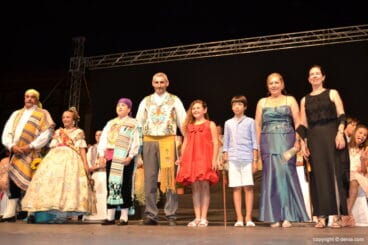 Cargos 2014 y 2015 de la Falla Campaments en el Día del Fallero