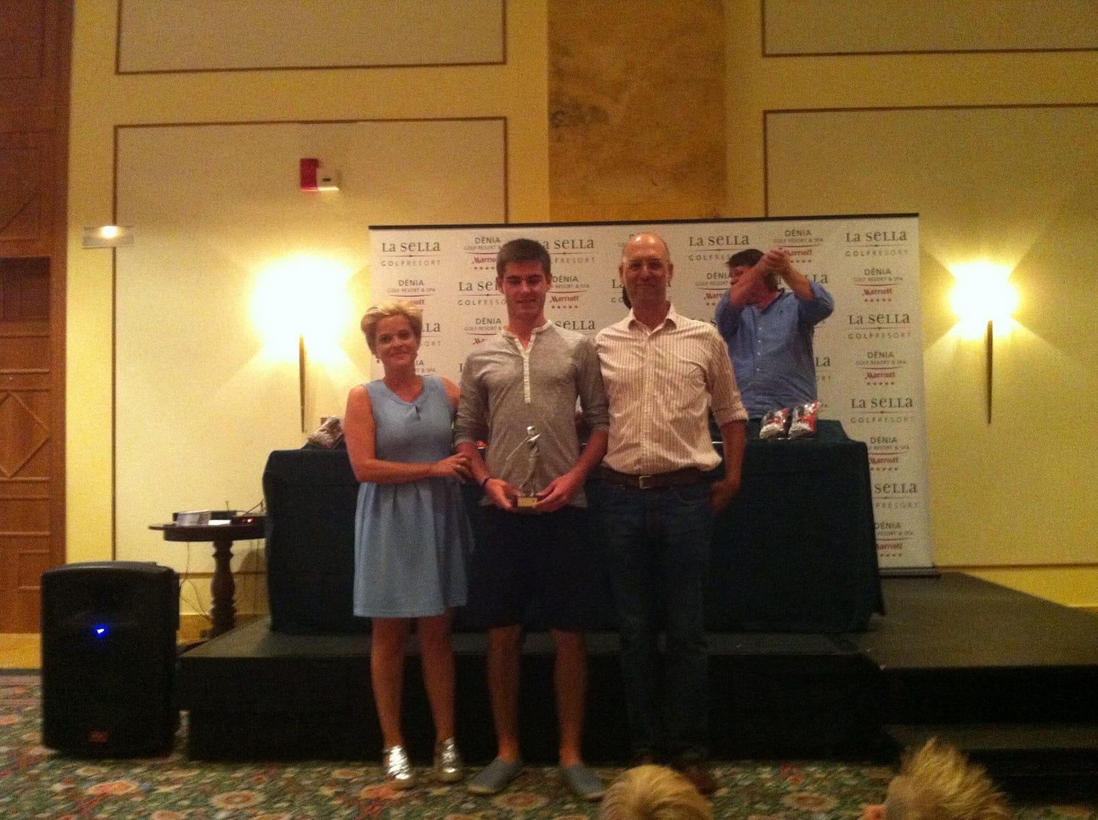 Mara Baño entregó los trofeos de la Academia La Sella 