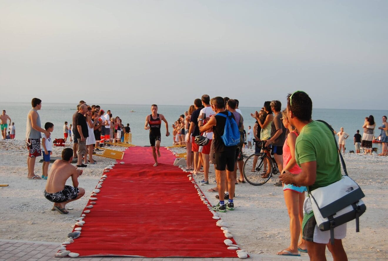 Pablo Martínez saliendo del agua en el Acuatlón Els Poblets 2013